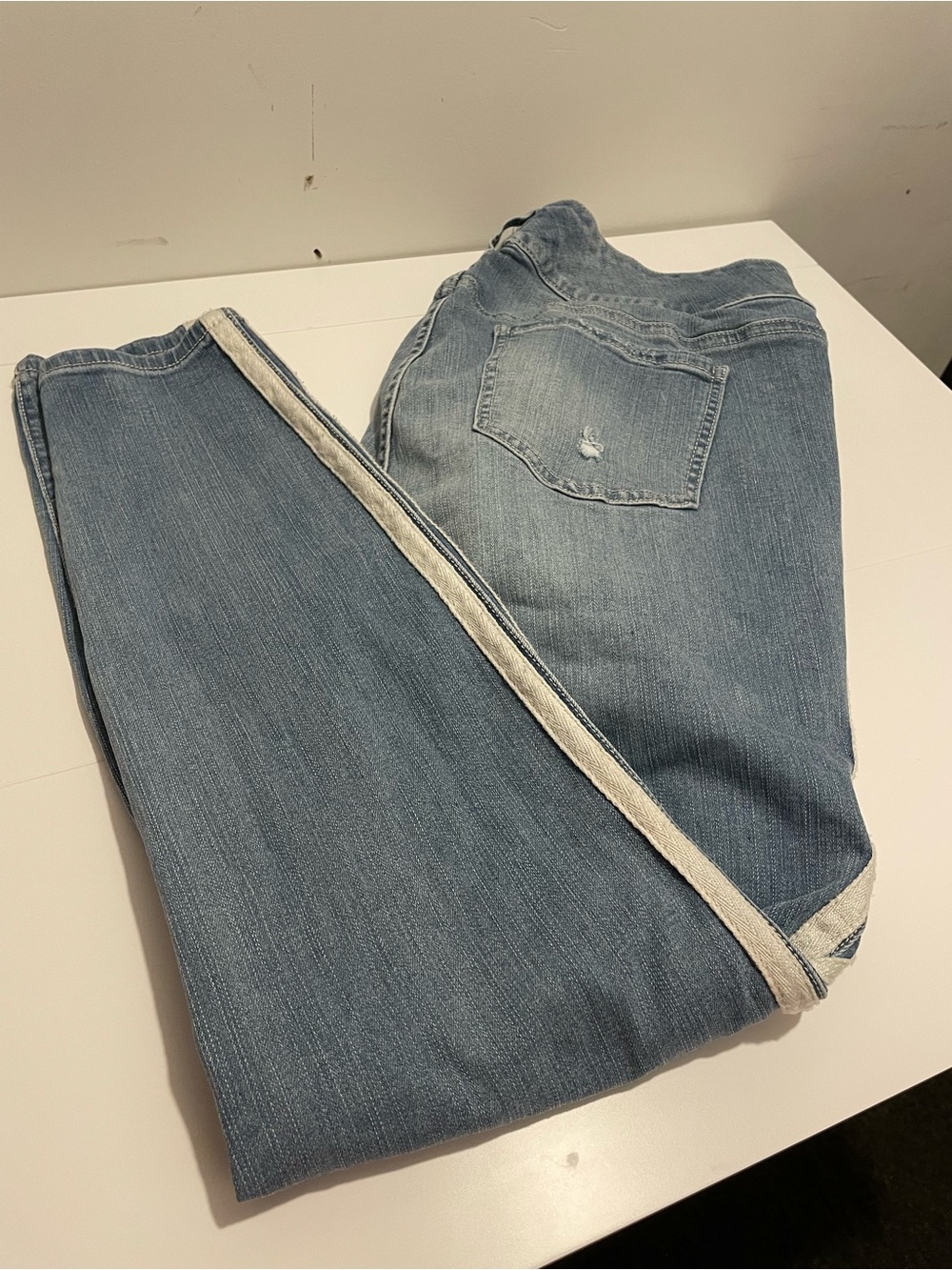 Torrid Brand Women's size 20R Light Wash Jegging Style Jeans Distressed Stripes